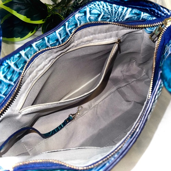 Elegant Blue Crocodile-Embossed Handbag 🩵 - Picture 4 of 4